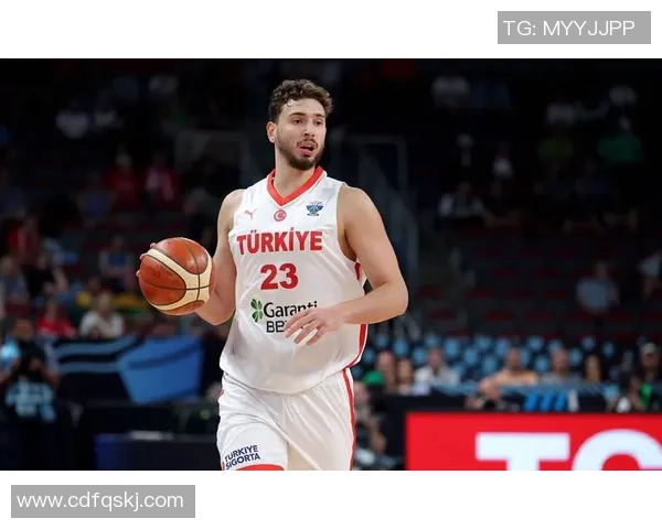 希腊现役足球球星风采解析:从赛场表现到个人成就的全面探索