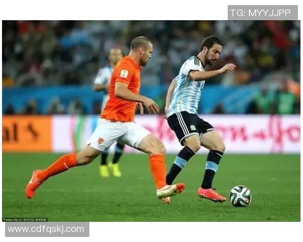 足球球星站桩战术解析从定位优势到场上核心作用